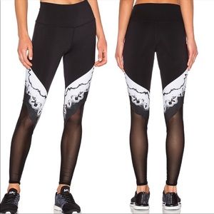 ALO High Waist Verse Legging in Black Zinc